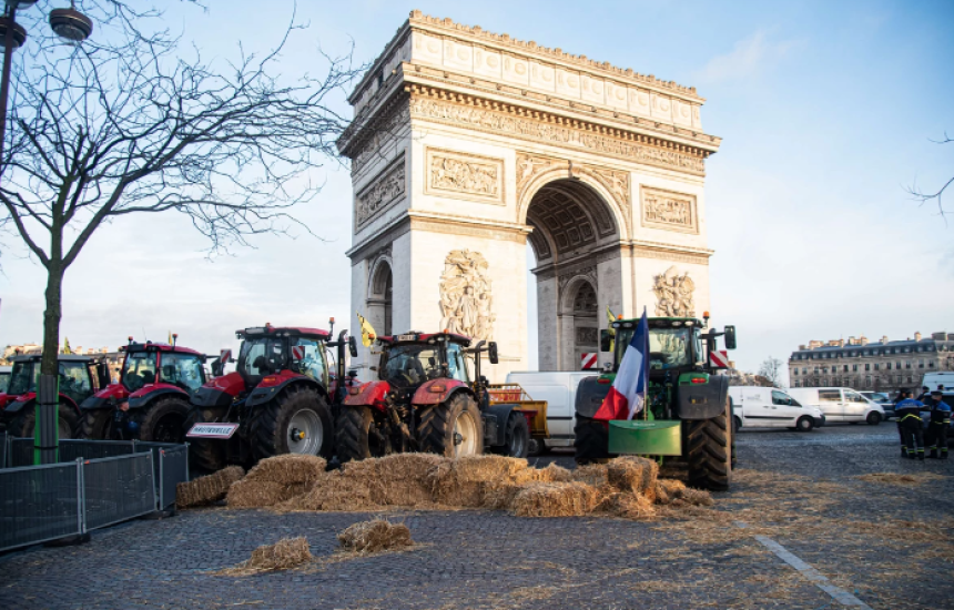 Poljoprivrednici u Parizu bijesni, 66 osoba uhapšeno