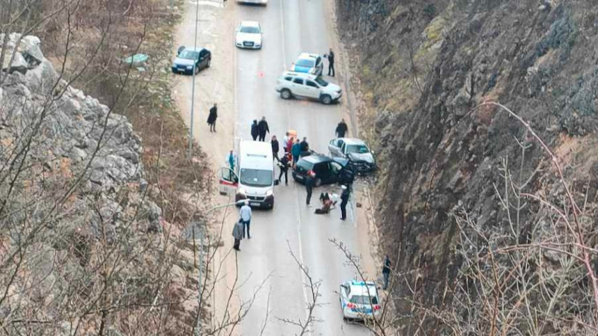 Povrijeđeno pet osoba na putu Sarajevo-Pale