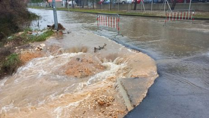 Zadar poplavljen u strašnom olujnom nevremenu