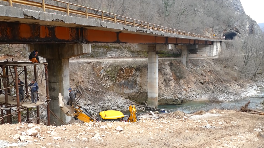 Шта ће бити са тешко оштећеним мостом на ријеци Прачи