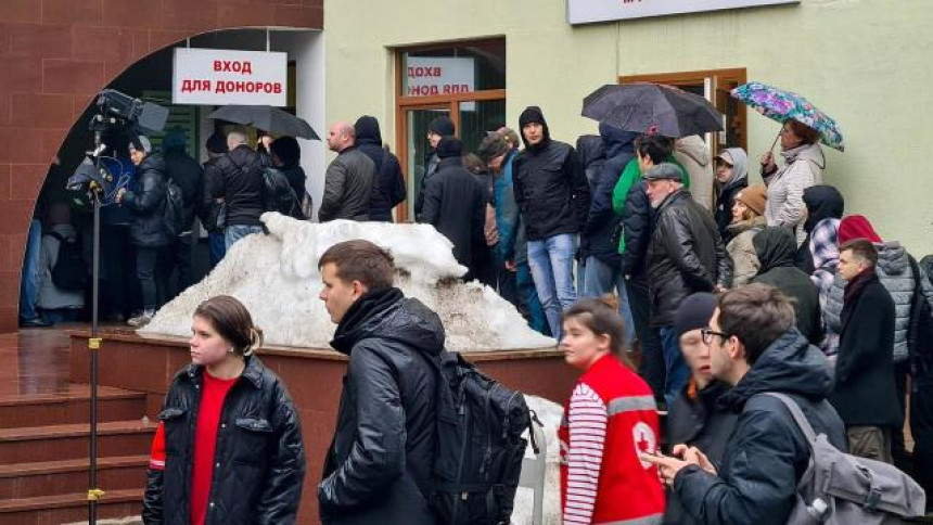 Москва: Грађани и даље у редовима чекају да дају крв