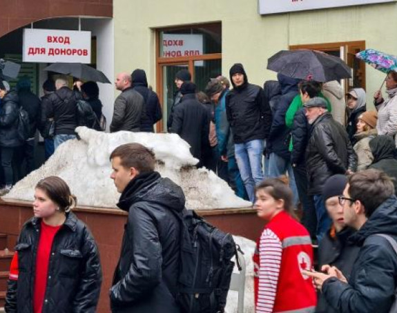 Moskva: Građani i dalje u redovima čekaju da daju krv