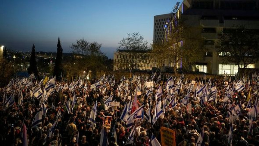Више од 100.000 људи на протесту у Јерусалиму траже оставку Владе Израела