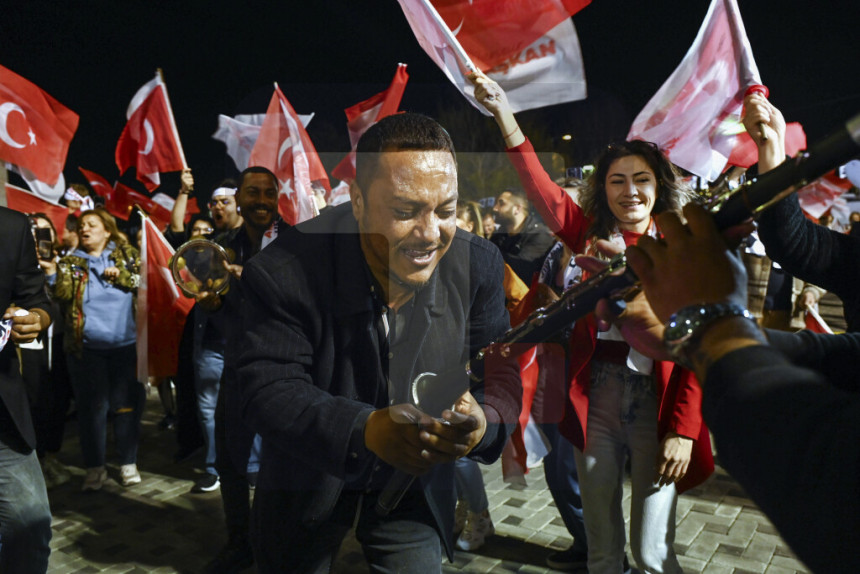 Erdogan gubi: Opozicija vodi u Istanbulu, Ankari ...