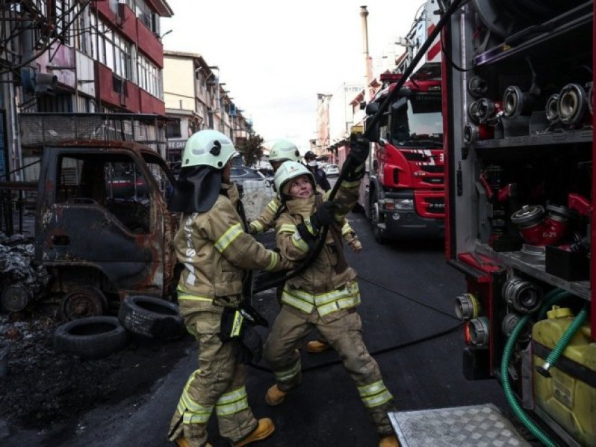 Najmanje 27 osoba poginulo u požaru u klubu u Istanbulu