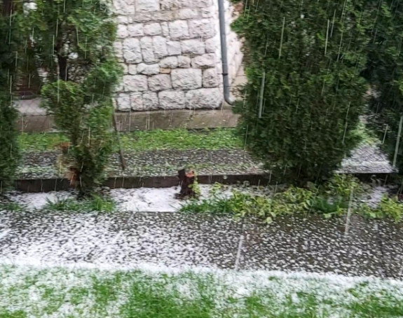 Jaka kiša uz nalete vjetra pogodila Doboj (VIDEO)