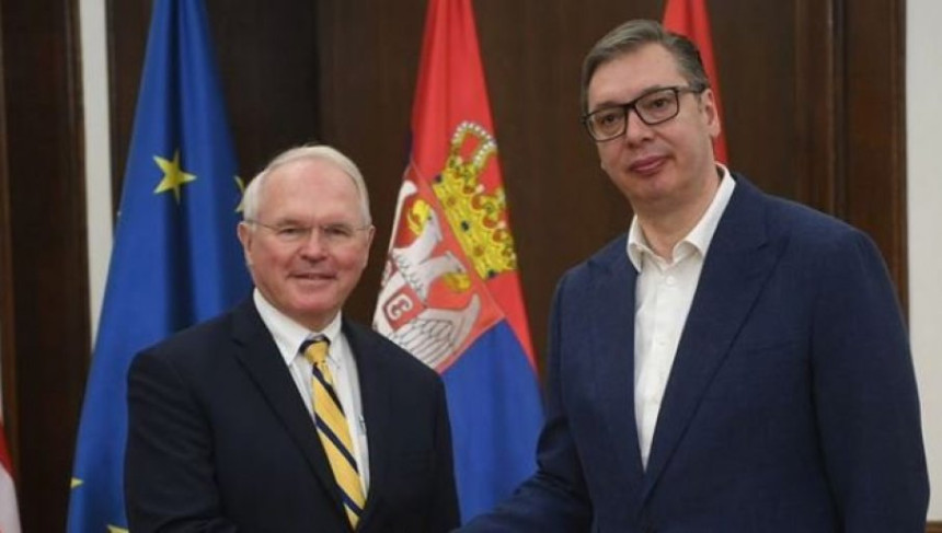 Vučić: Sadržajan i otvoren razgovor o svemu sa Hilom