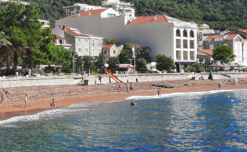 Plaže u Crnoj Gori dobile prve kupače već u aprilu