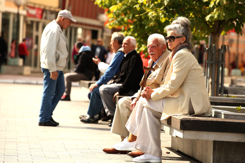 Пензионери морају да раде и након одласка у пензију