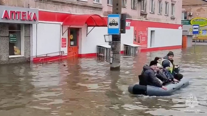 Hitna evakuacija u Rusiji, nivo vode porastao (VIDEO)