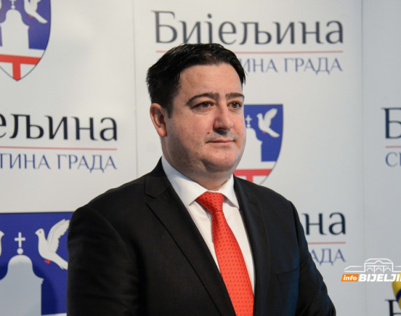 Mnogi okreću leđa i otkazuju poslušnost Miloradu Dodiku