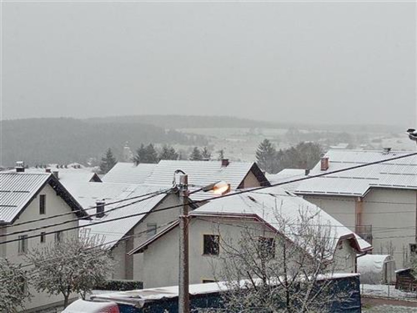 На ширем подручју Романије забијелио снијег