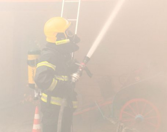 Пожар код Шибеника гаси више од 50 ватрогасаца