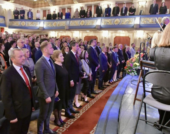 Химне БиХ и Европе у Народном позоришту у Сарајеву