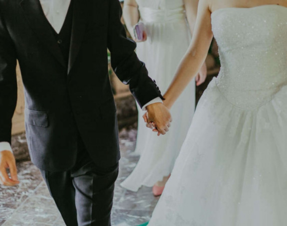 Evo zašto žene na vjenčanju uzimaju prezime muža?