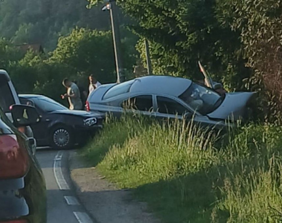 Težak udes na putu Banjaluka-Jajce, smrskan auto