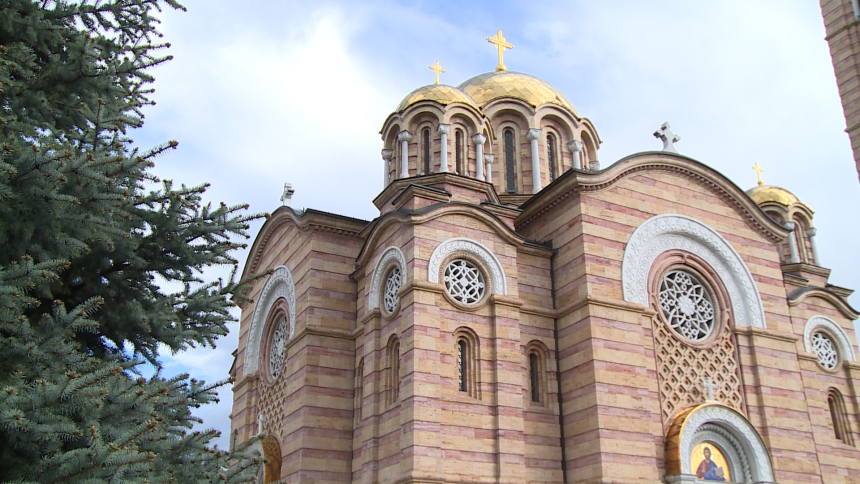 Služena večernja bogosluženja sa ophodom plaštanice