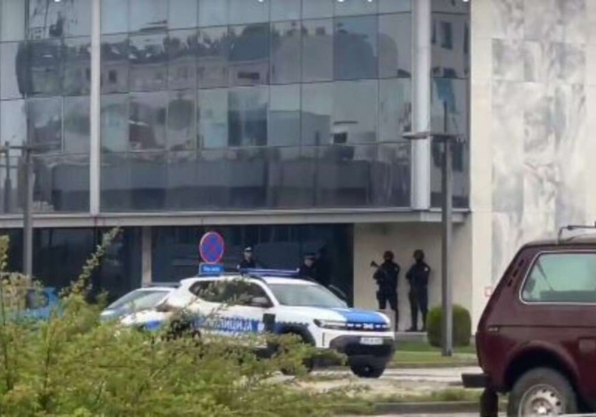 Istočno Sarajevo: Policija i jutros kod zgrade Vlade RS
