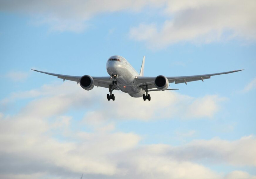 Avion prinudno sletio u Berlin, zbog pijanog Finca