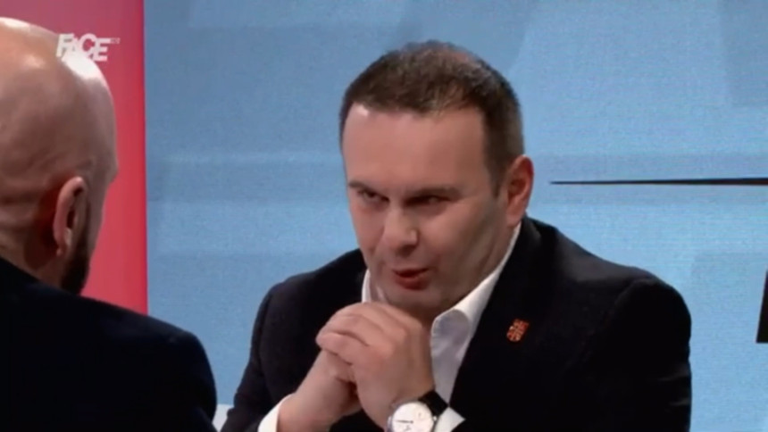 Ćosićevo ulizivanje prevazišlo ukus pristojnog ponašanja (VIDEO)