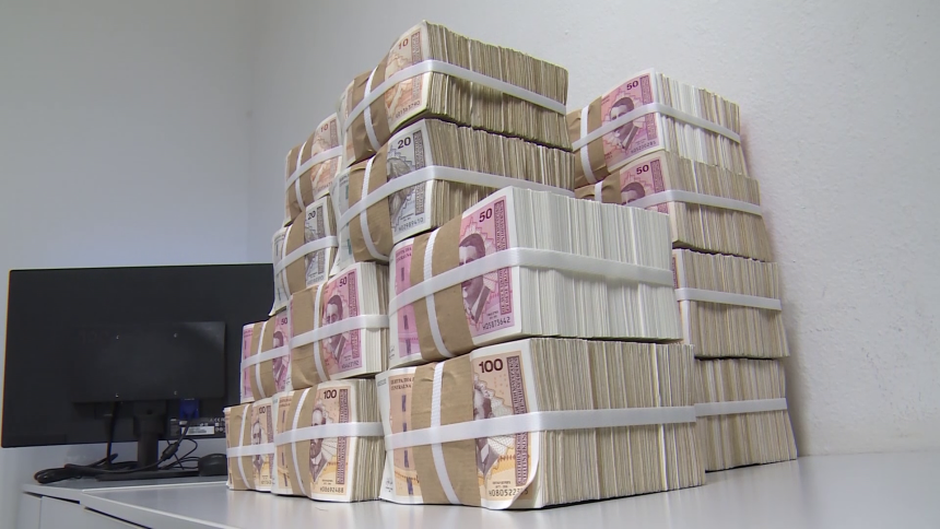 Rasipanje budžetskog novca i bahaćenje funkcionera