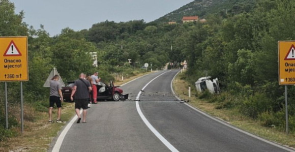 Povrijeđene četiri osobe u teškom udesu kod Trebinja