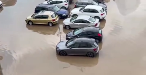 Jako nevrijeme pogodilo Srbiju, ulice pod vodom (VIDEO)