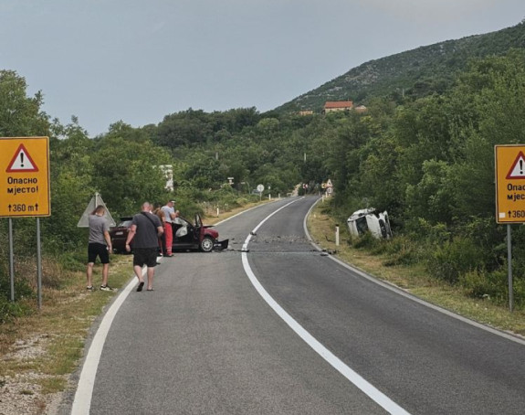 Povrijeđene četiri osobe u teškom udesu kod Trebinja