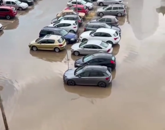 Jako nevrijeme pogodilo Srbiju, ulice pod vodom (VIDEO)