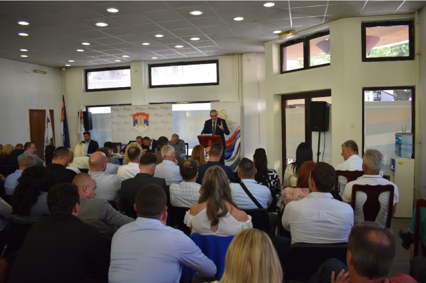 Burno na sjednici SDS-a: Traži se ostavka kompletnog rukovodstva!