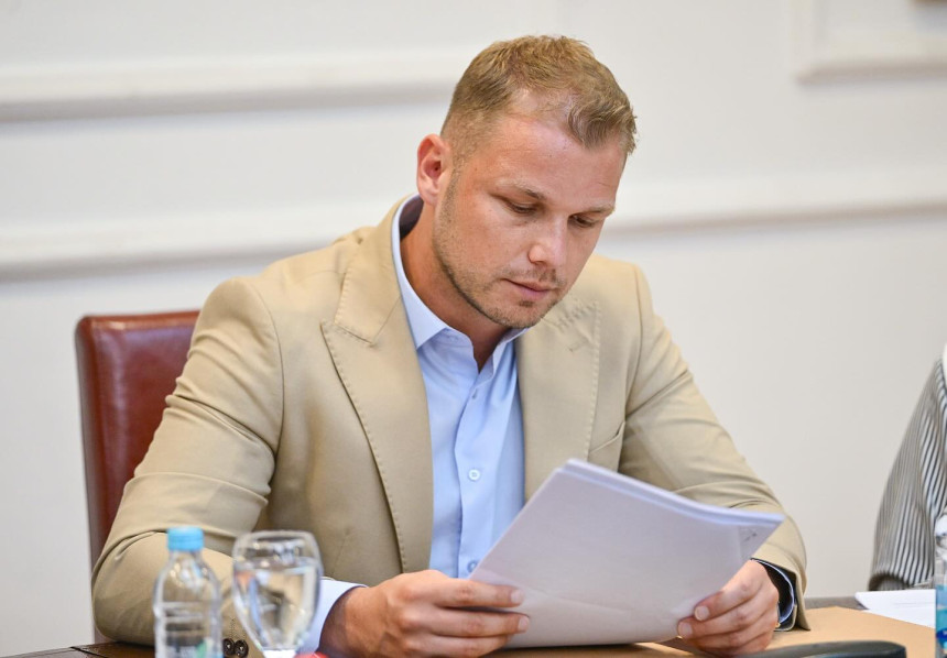 Драшко Станивуковић поручио: Додик лаже или њега лажу други?!