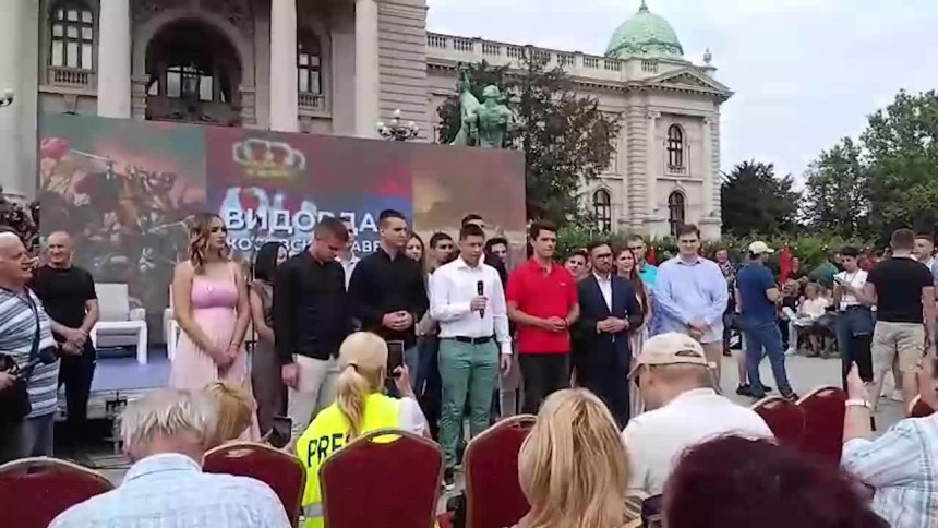 Студенти који желе да уче организовали књижевно вече