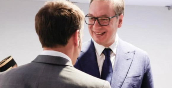 Vučić sa Makronom o unapređenju bilateralne saradnje