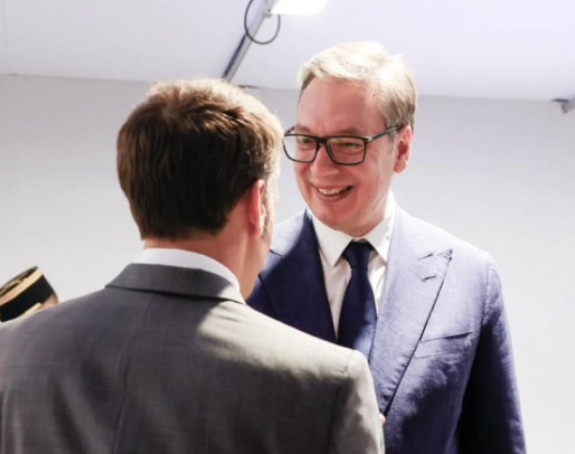 Vučić sa Makronom o unapređenju bilateralne saradnje