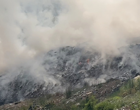 Požar na deponiji u Trnovu stavljen pod kontrolu (FOTO)