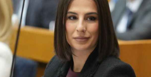 Danas imamo instituciju koja kleči pred jednim čovjekom