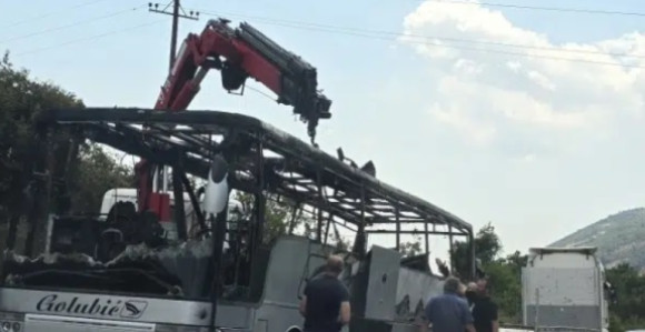 Zapalio se autobus iz Srpske na putu u Crnoj Gori