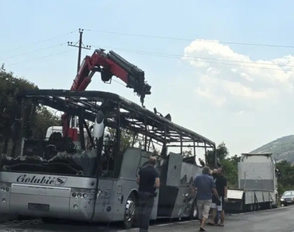 Zapalio se autobus iz Srpske na putu u Crnoj Gori
