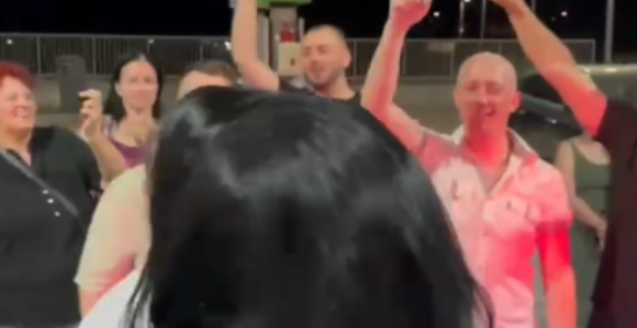 Dragana poslije koncerta zapjevala na pumpi (VIDEO)