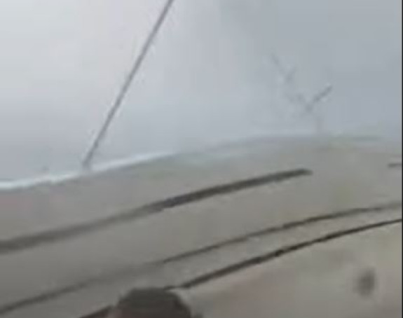 Muškarac se zatekao na brodu usred oluje na Jadranu (VIDEO)