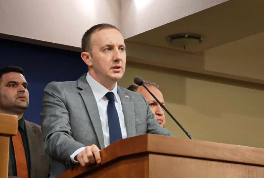 Стевандићу, нисте се понијели одговорно, већ кукавички