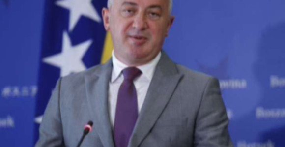 Скоро годину дана мрцварења и на крају родио се буџет