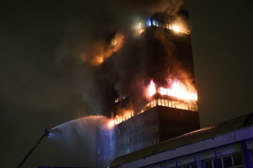 Izbio veliki požar u neboderu Vjesnika u Zagrebu (VIDEO)