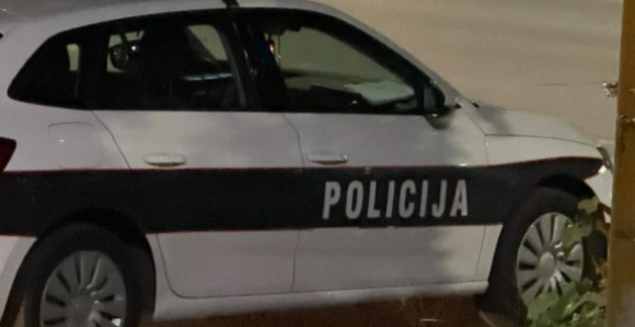 Stravična nesreća u Lukavcu: Automobil udario tri pješaka