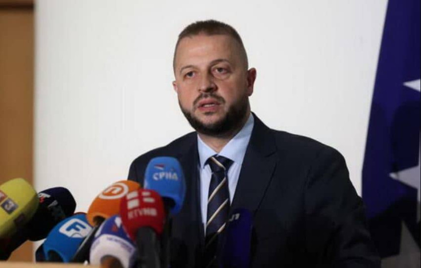 Čović sa Tompsonom gura prst u oko srpskom narodu