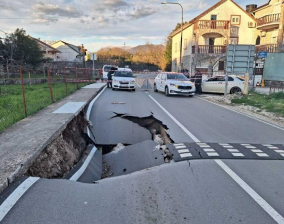 Urušio se dio puta kod Tivta, potpuna blokada saobraćaja