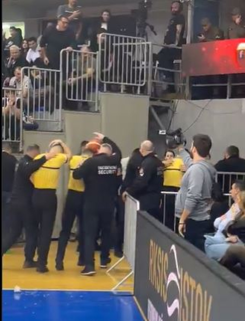 Прекинута утакмица Партизана и Меге, настао хаос (ВИДЕО)