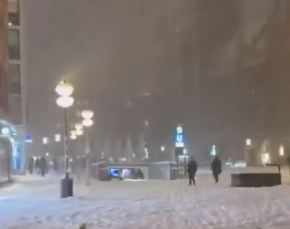 Snijeg paralisao Evropu: Nema struje i vode, letovi otkazani