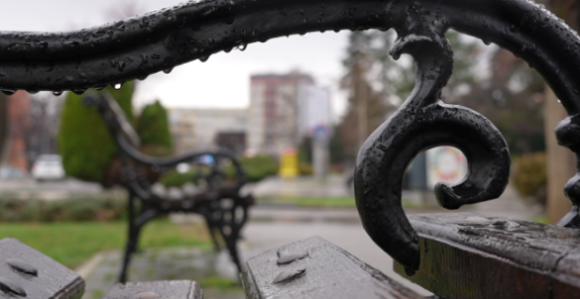 Претежно облачно, ујутро и увече са слабом падавинама