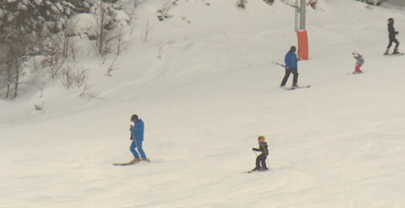Данас претежно сунчано, послије подне облачно